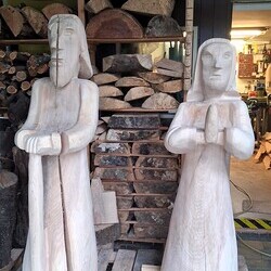 Josef und Maria sind fertig geschnitzt.